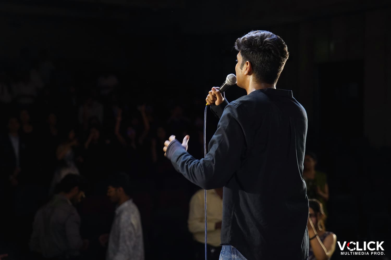 1,000+ crowd